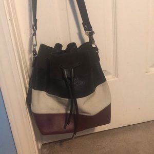 Crossbody bucket bag